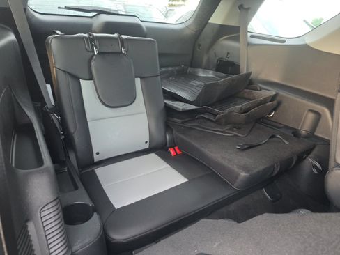 Used 2024 Ford Explorer XLT w/ Equipment Group 202A AWD/4WD image 13