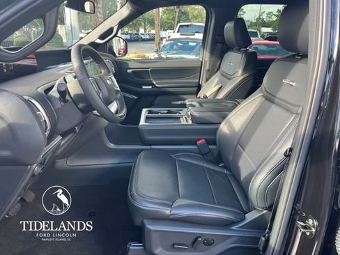 New 2025 Ford Expedition Platinum image 9