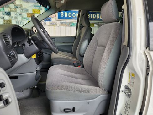 Used 2007 Dodge Grand Caravan SE w/ Popular Equipment Group I FWD image 4
