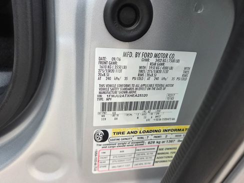 Used 2017 Ford Expedition Limited w/ Equipment Group 301A AWD/4WD image 9