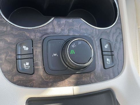 Used 2021 GMC Acadia Denali w/ Denali Technology Package FWD image 12