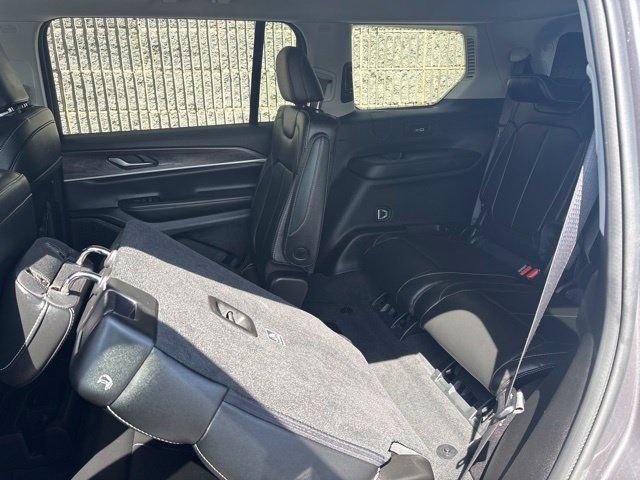 Used 2024 Jeep Grand Cherokee L Limited AWD/4WD image 13