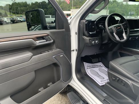 Used 2025 GMC Sierra 2500 SLT w/ SLT Premium Package AWD/4WD image 8