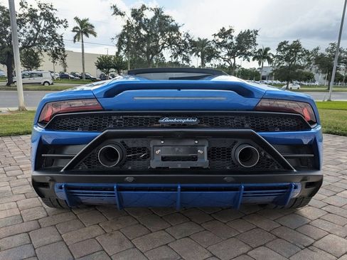 Used 2024 Lamborghini Huracan EVO image 12