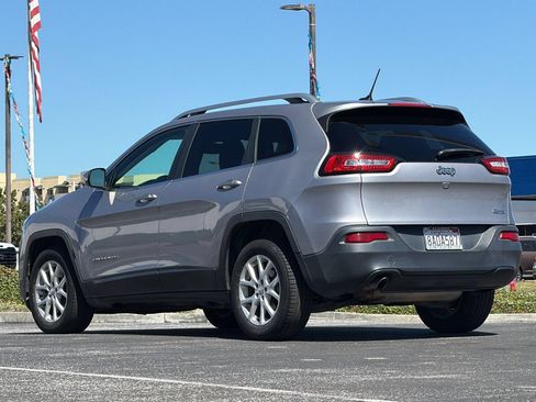 Used 2018 Jeep Cherokee Latitude FWD image 6