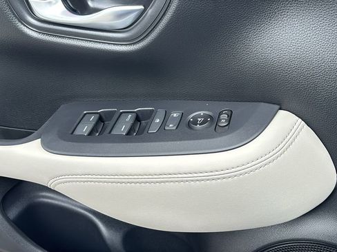 Certified 2025 Honda HR-V LX image 14