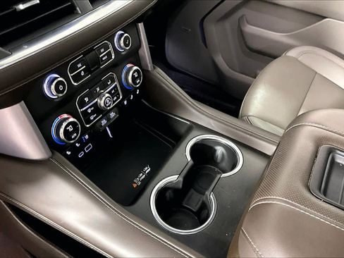 Used 2023 GMC Yukon XL SLT w/ SLT Premium Package image 15
