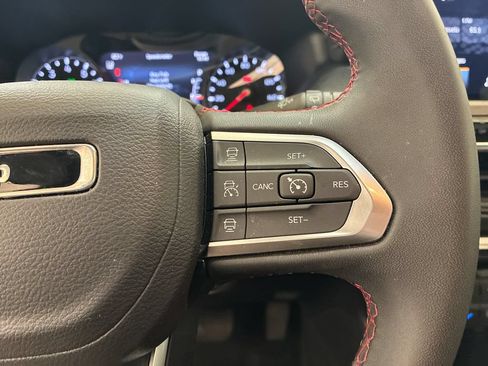 Used 2025 Jeep Compass Trailhawk AWD/4WD image 25