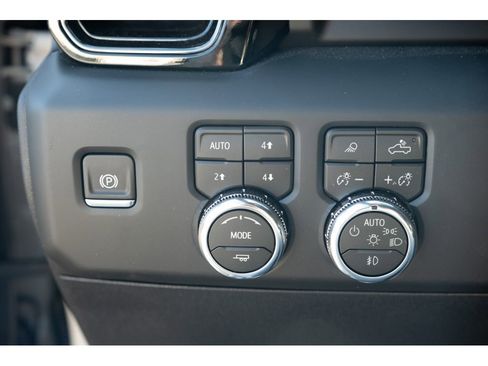 New 2026 GMC Sierra 2500 AT4X w/ LPO, Black Badging Package AWD/4WD image 32