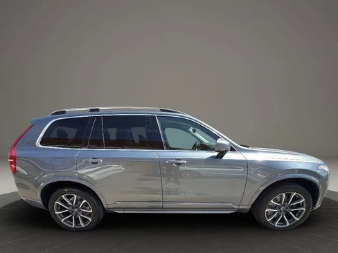 Used 2018 Volvo XC90 T5 Momentum w/ Convenience Package AWD/4WD image 4