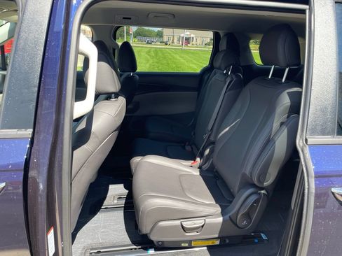 New 2027 Kia Carnival FWD image 10