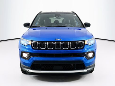 Used 2023 Jeep Compass Limited AWD/4WD image 2