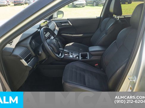 Used 2024 Mitsubishi Outlander SE AWD/4WD image 6