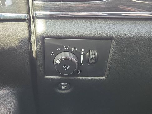 Used 2020 Jeep Grand Cherokee Trailhawk w/ Premium Lighting Group AWD/4WD image 18