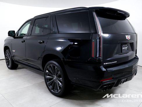 Used 2025 Cadillac Escalade V AWD/4WD image 6