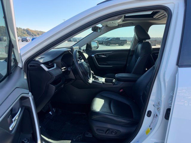 Used 2020 Toyota RAV4 XLE Premium FWD image 11