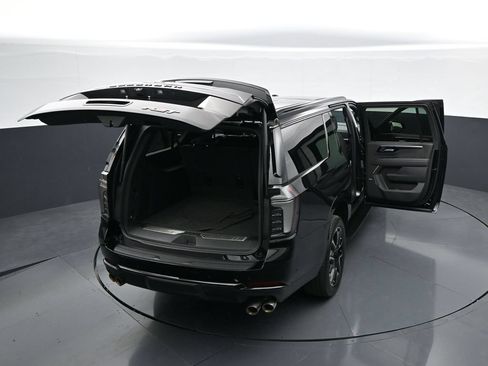 Used 2025 Chevrolet Suburban RST w/ Comfort Package AWD/4WD image 57