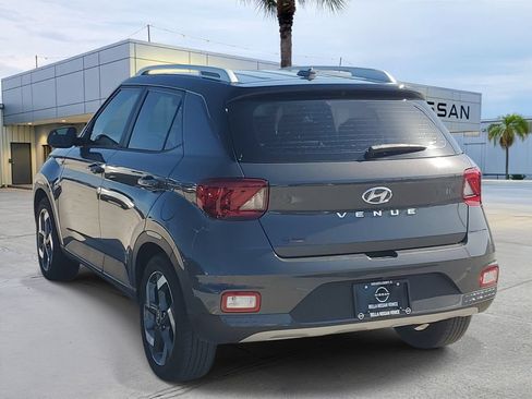 Used 2024 Hyundai Venue Limited FWD image 4