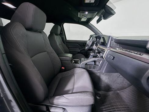 Used 2025 Toyota Tacoma SR5 image 29