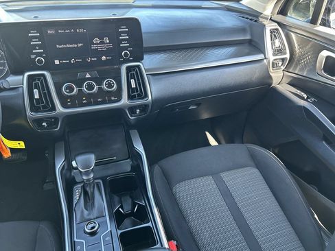 Used 2022 Kia Sorento LX FWD image 13
