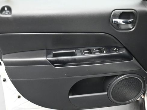 Used 2017 Jeep Patriot High Altitude image 10