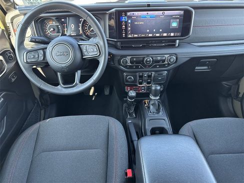 Used 2025 Jeep Wrangler Unlimited Rubicon image 9