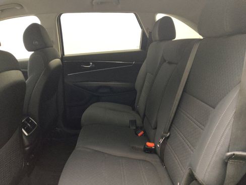 Used 2018 Kia Sorento LX image 18