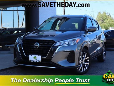 Used 2021 Nissan Kicks SV FWD image 1