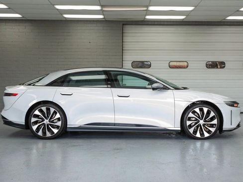 Used 2022 Lucid Air Grand Touring image 3