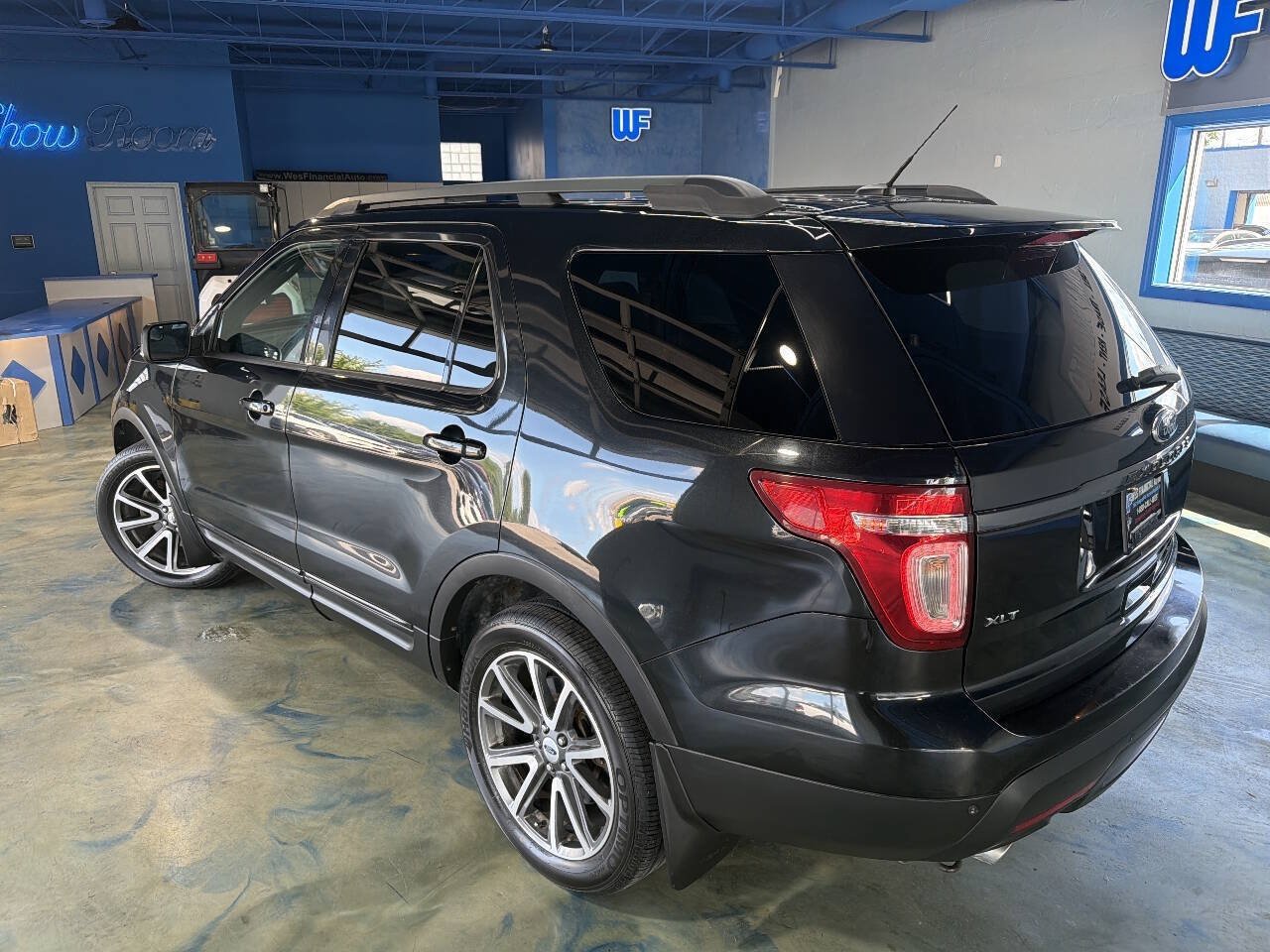 Used 2015 Ford Explorer XLT w/ Equipment Group 202A AWD/4WD image 3