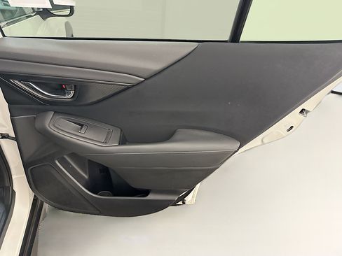 Used 2025 Subaru Outback Premium AWD/4WD image 33