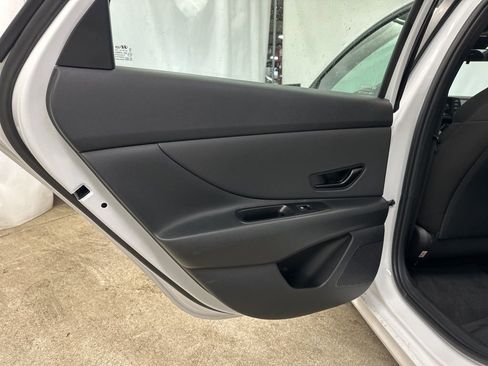 Used 2025 Hyundai Elantra Sport image 18