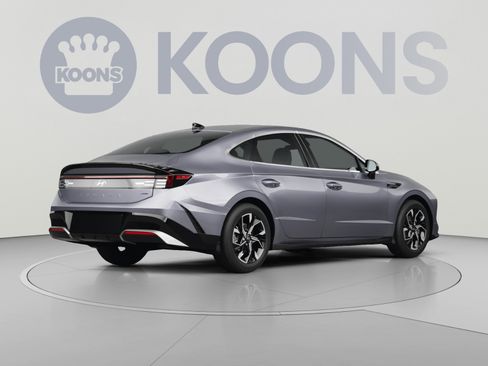 Used 2025 Hyundai Sonata SEL FWD image 4
