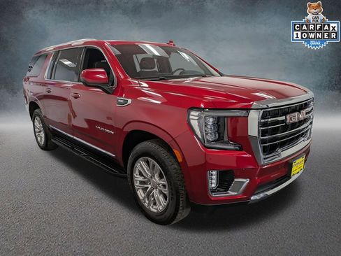 Used 2023 GMC Yukon XL SLT image 3