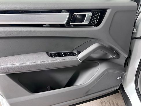 Certified 2023 Porsche Cayenne Platinum Edition AWD/4WD image 29