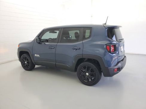 Used 2023 Jeep Renegade Latitude AWD/4WD image 7