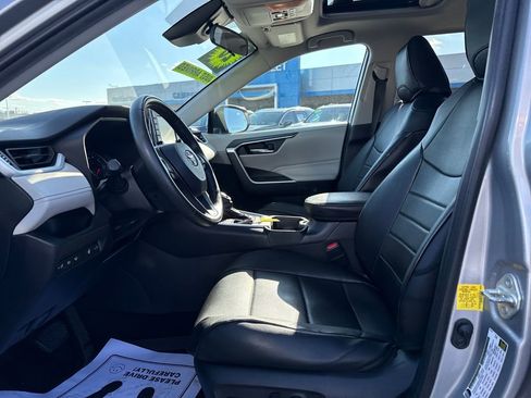 Used 2020 Toyota RAV4 XLE w/ Convenience Package image 11