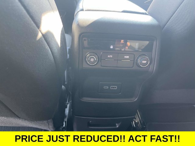 Used 2023 GMC Acadia SLE FWD image 17