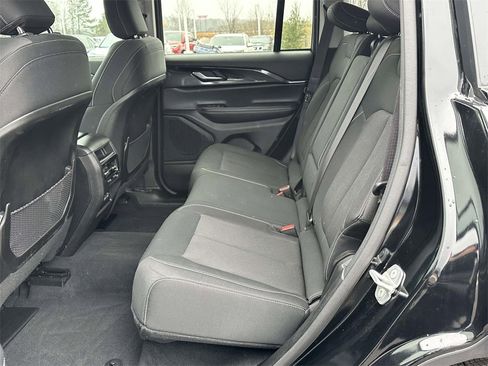 Used 2023 Jeep Grand Cherokee Laredo w/ Luxury Tech Group I image 8