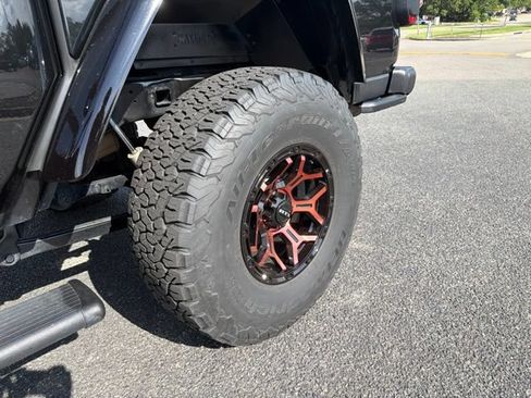 Used 2020 Jeep Gladiator Rubicon AWD/4WD image 9