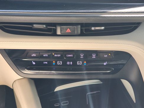 Used 2021 Buick Envision Essence AWD/4WD image 20