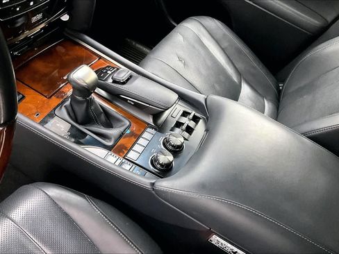 Used 2020 Lexus LX 570 4WD w/ Luxury Package image 16