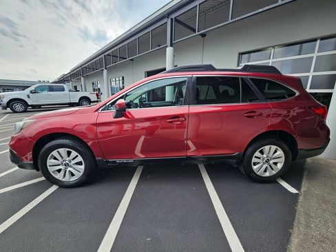 Used 2018 Subaru Outback 2.5i Premium w/ Popular Package #1 AWD/4WD image 2