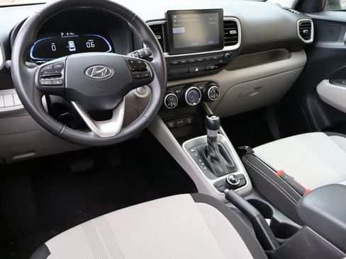 Used 2025 Hyundai Venue SEL image 5