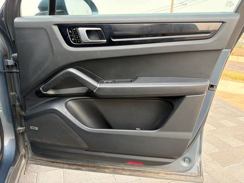 Used 2019 Porsche Cayenne AWD/4WD image 25
