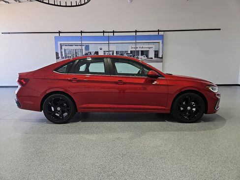 New 2026 Volkswagen Jetta SE FWD image 10