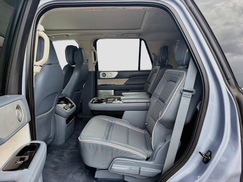 Used 2018 Lincoln Navigator Black Label AWD/4WD image 23