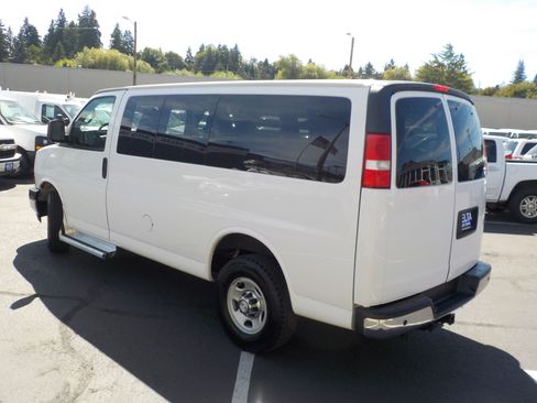 Used 2017 Chevrolet Express 3500 LT w/ LT Preferred Equipment Group RWD image 8