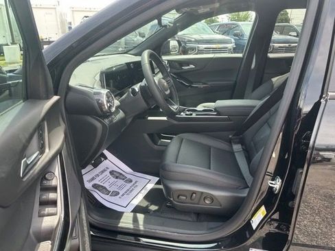 New 2026 Chevrolet Equinox LT w/ Convenience Package II FWD image 16