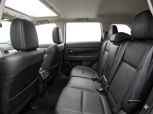 Used 2020 Mitsubishi Outlander SEL image 4